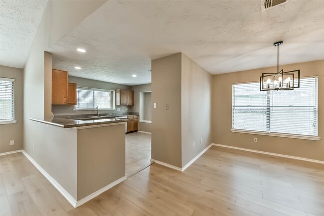 Building Photo - 745 Otter Creek Dr