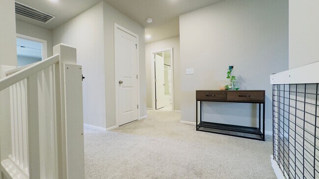 Building Photo - 5+ Bedroom Home in NE Lacey on Large Lot with Long Lake access plus A/C!