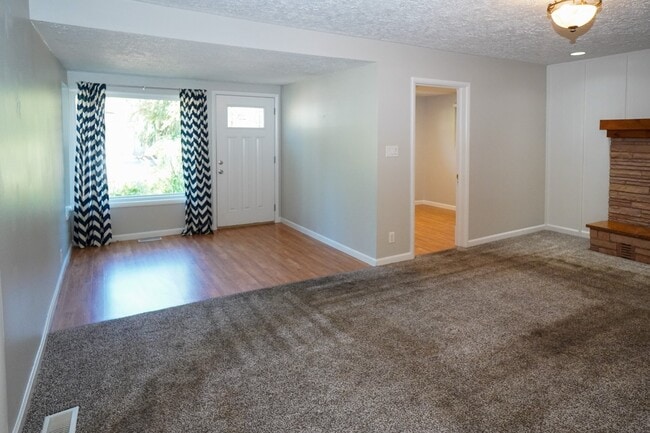 Building Photo - 5707 N Bogart Ln