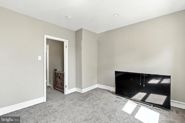 Building Photo - 144 N Dearborn St