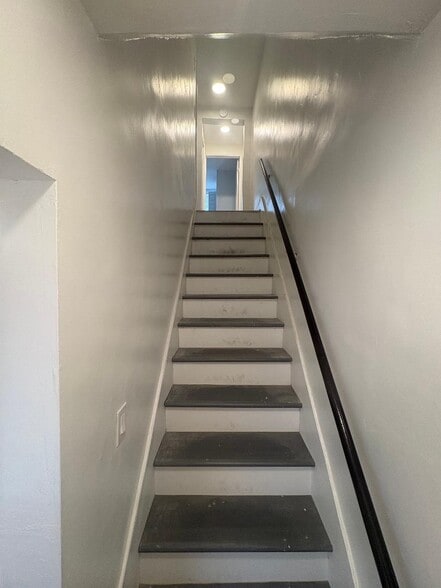 Building Photo - 429 Monongahela Ave