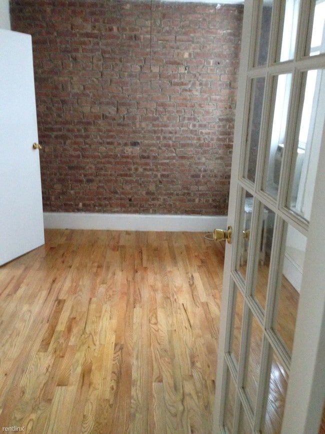 Building Photo - 462 Carroll St