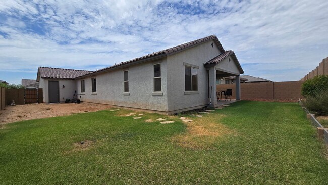 Building Photo - 18572 W Cottontail Ln