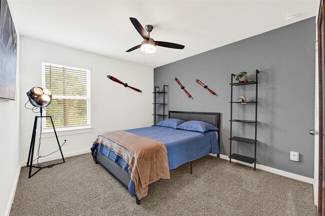 Building Photo - 3235 Creston Gate Dr