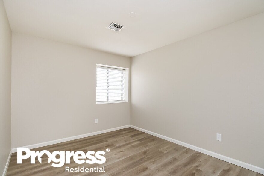 Building Photo - 1915 S 39th St