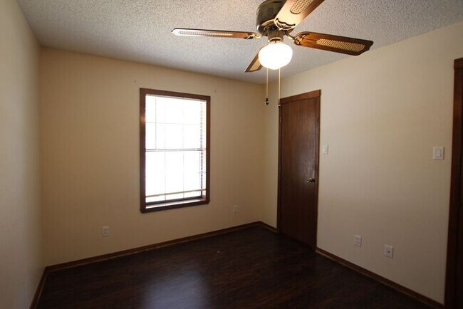 Building Photo - Beautiful 3 Bed 2 Bath Home in Tyler's Azalea District