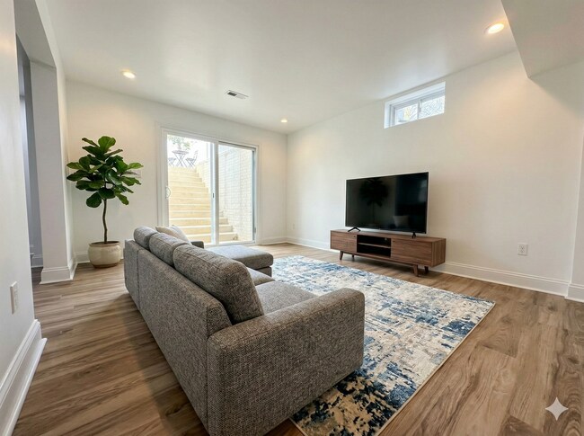 Building Photo - 10402 Laurel Ridge Way