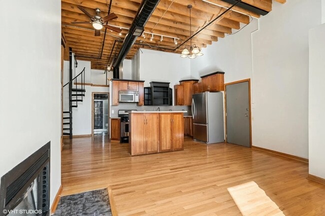 Building Photo - 525 N Halsted St