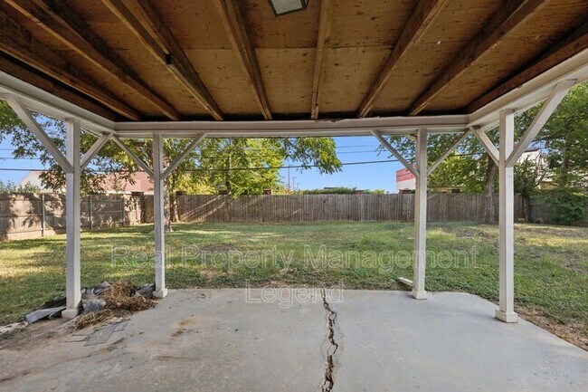 Building Photo - 7009 Corona Dr
