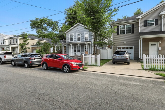 Building Photo - 1539 Manson St