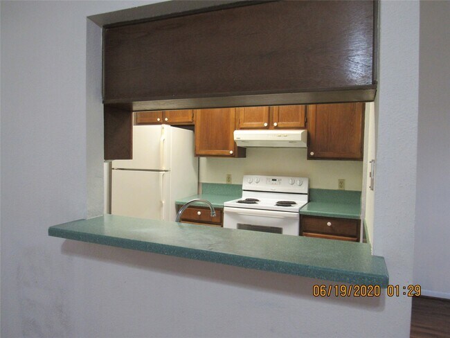 Building Photo - 17401 Red Oak Dr