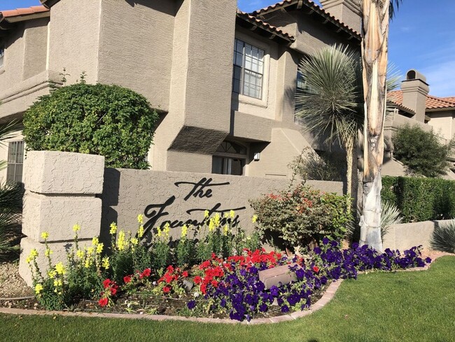 Building Photo - Seasonal Rental in The Fountains