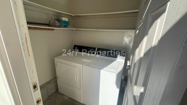 Building Photo - Cozy and Modern 1 BD | 1 BA w/ Amenities -...