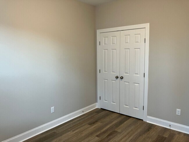 Building Photo - 3 Bedroom 2 Bathroom house located in Mill Creek Cove