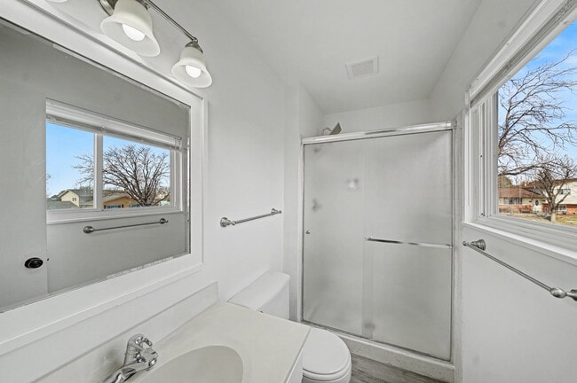 Building Photo - 165 Glenn Pl