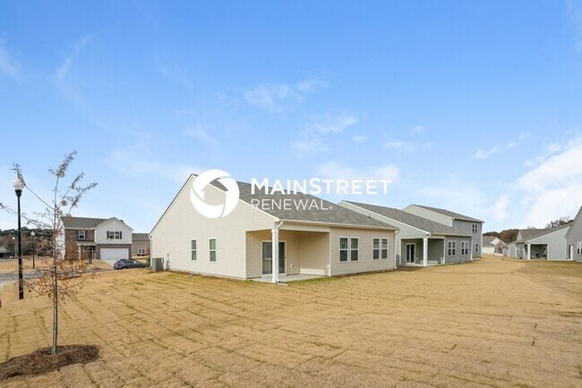 Building Photo - 4 Bedroom Pet-Friendly Home in Zebulon, NC with Main Street Renewal