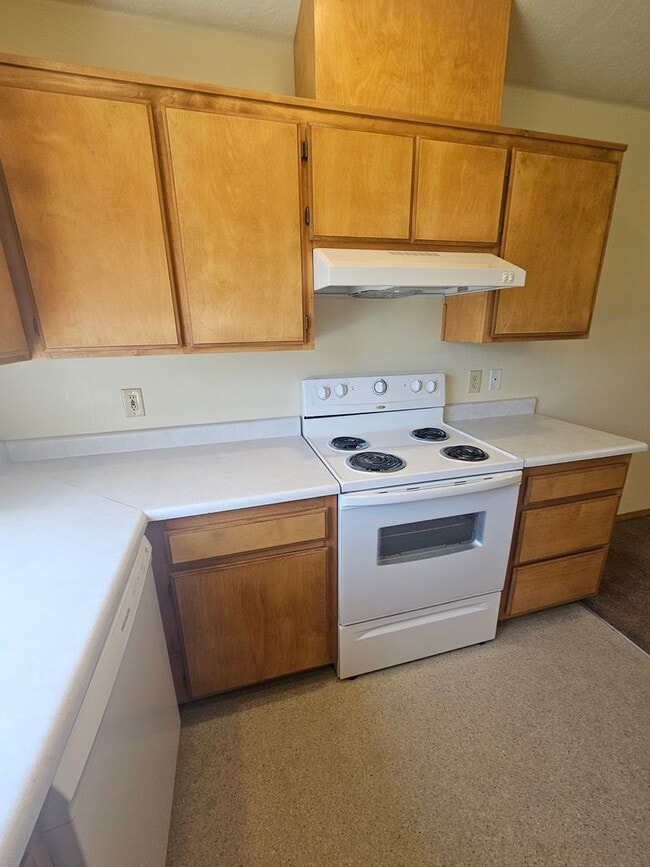 Building Photo - 3 Bedroom Home Near Schools!