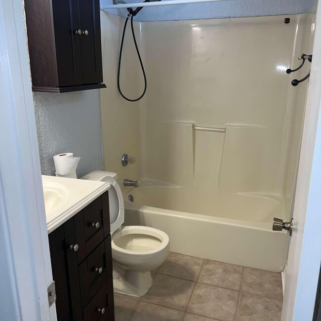 Building Photo - 3056 Yorktown Cir