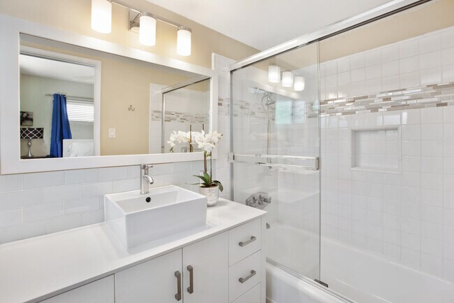 Building Photo - 4385 E Pso Caroleta