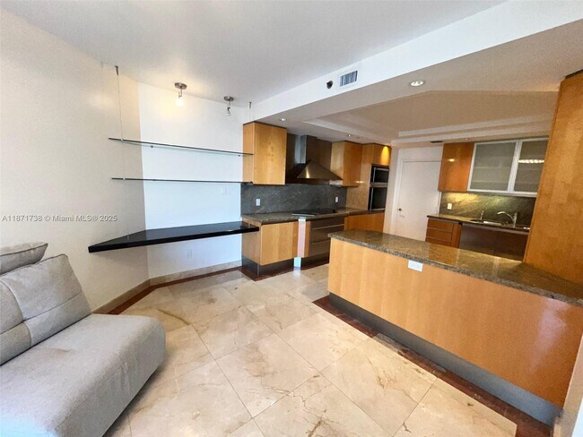 Building Photo - 2600 Island Blvd