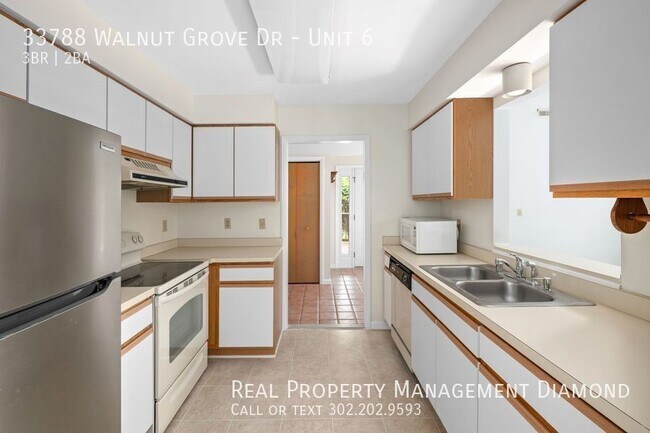 Building Photo - 33788 Walnut Grove Dr