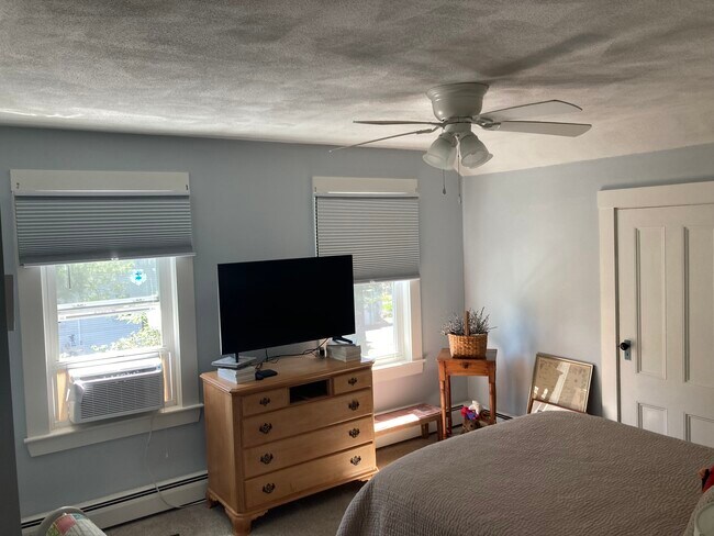 Building Photo - 19 Warren St