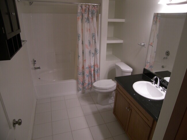 Full bathroom - 360 W Ave 26