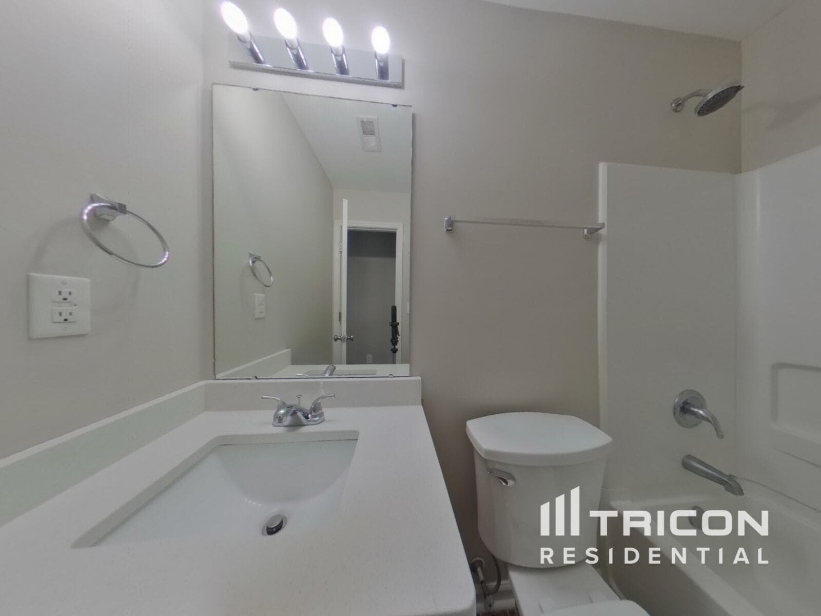 Building Photo - 7838 Montbrook Dr