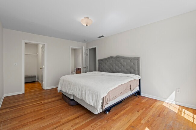 Building Photo - 802 Evergreen Ave
