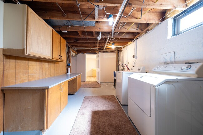 Building Photo - 2116 W 105th St