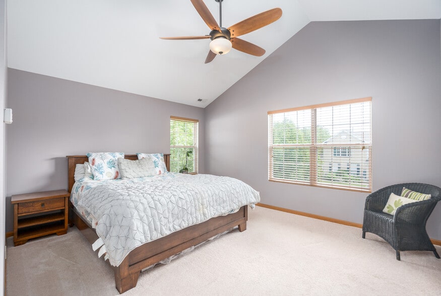 Building Photo - 1440 Millbrook Dr