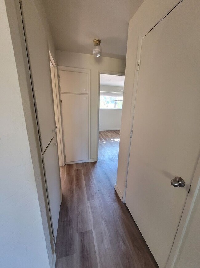 Building Photo - HOO-360-18th