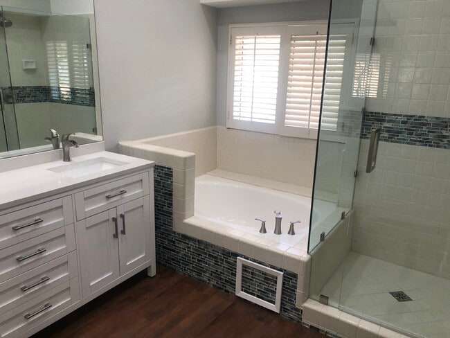 Tub and shower - 20950 Oxnard St