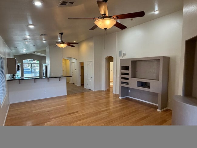 Building Photo - 5233 E Carmel Ave