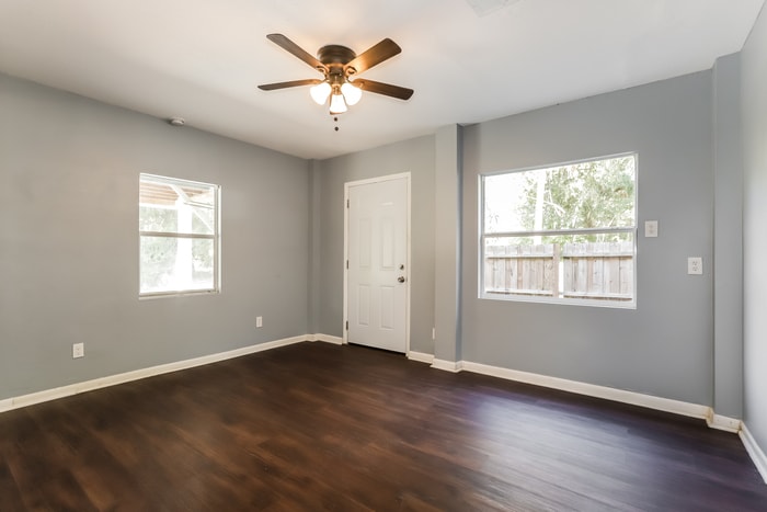 Building Photo - 1209 NE 6th Ct