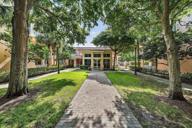 Building Photo - 1203 Town Center Dr