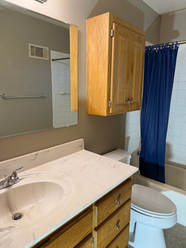 Building Photo - COMING SOON: Stunning 2-Bed/1 Bath Duplex ...