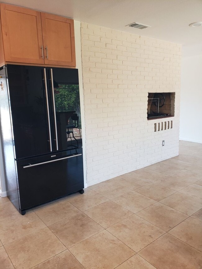 Building Photo - Beautiful Remodeled 3x2 Home in Sunland Pa...