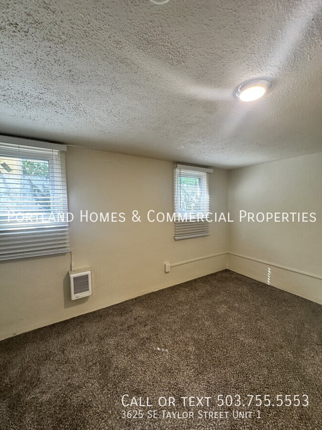Building Photo - 3625 SE Taylor St