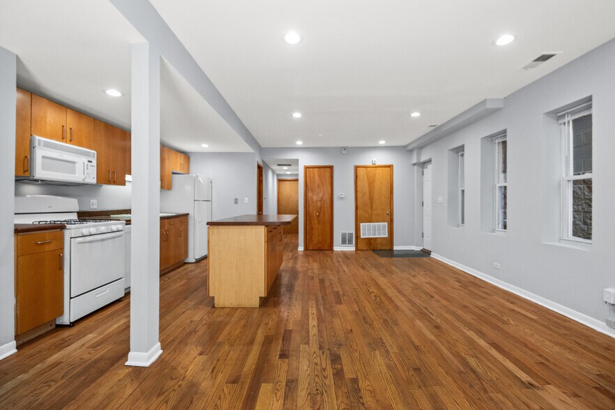 Building Photo - 2118 N Hoyne Ave