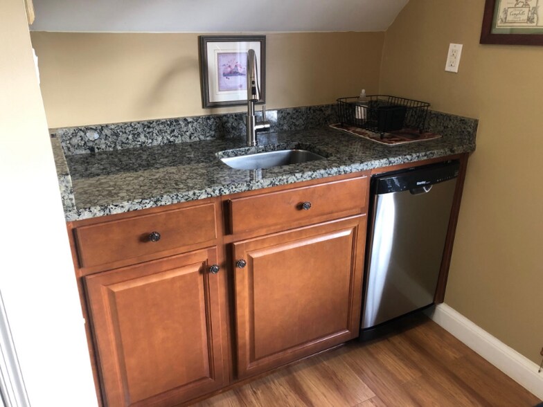 Building Photo - 5804 Searl Terrace