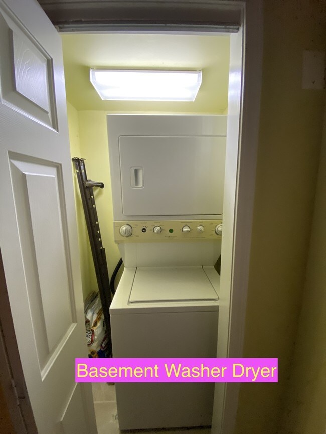 Building Photo - Beautiful house with finished basement