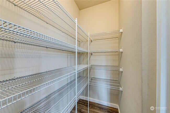 Building Photo - Duplex Style CONDO - 3 Bed 2.5b Bath Fully...