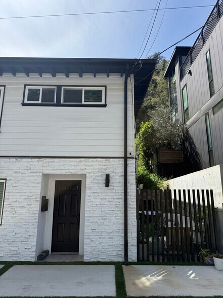 Building Photo - 1303 N Beverly Glen Blvd