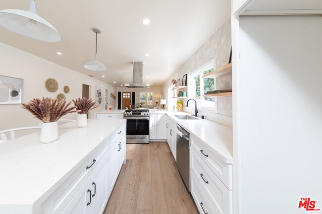 Building Photo - 3766 Valleybrink Rd