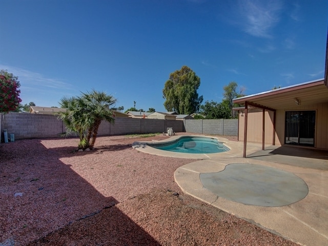 Building Photo - 651 E Glade Ave