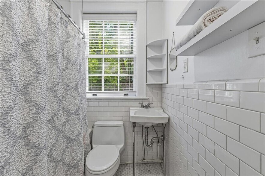 Building Photo - 61 16th St NE