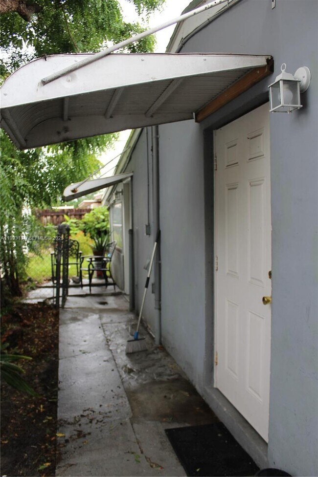 Building Photo - 6651 Custer St