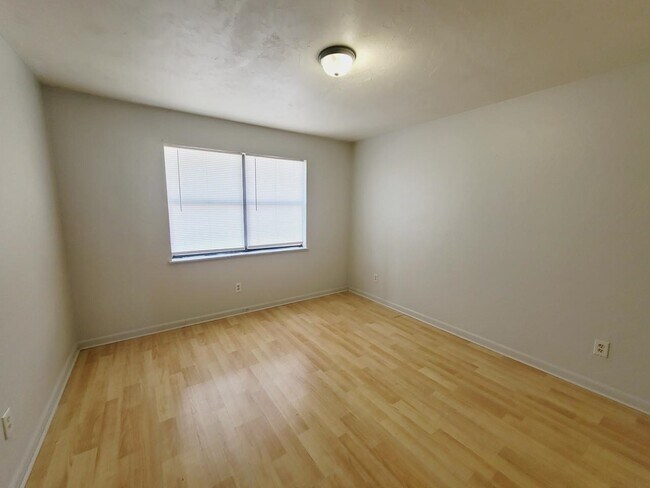 Building Photo - 306 White Dr