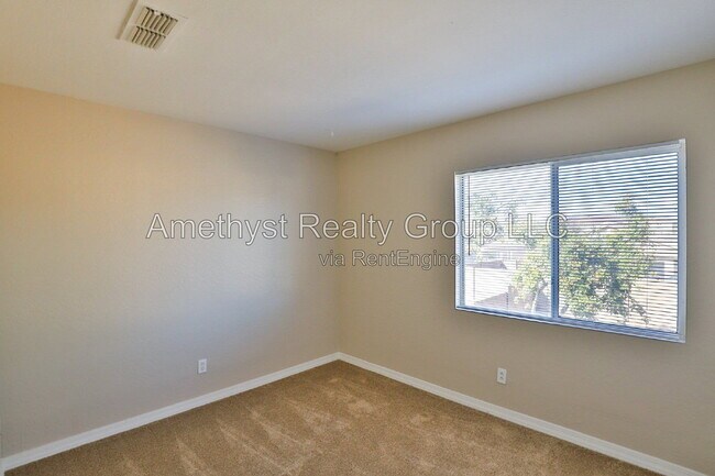 Building Photo - 11706 W Sunnyside Dr